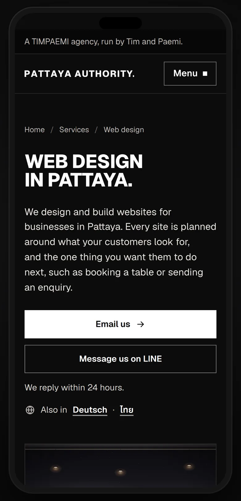 A service page on a phone: its heading, a short paragraph and its two contact buttons.